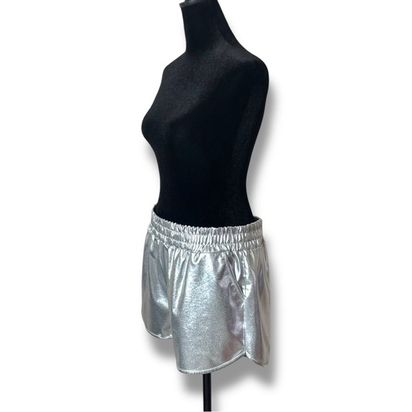 Pumpkino Shiny Silver Retro Inspired Elastic Waist Front Pockets Shorty Shorts - Picture 14 of 16